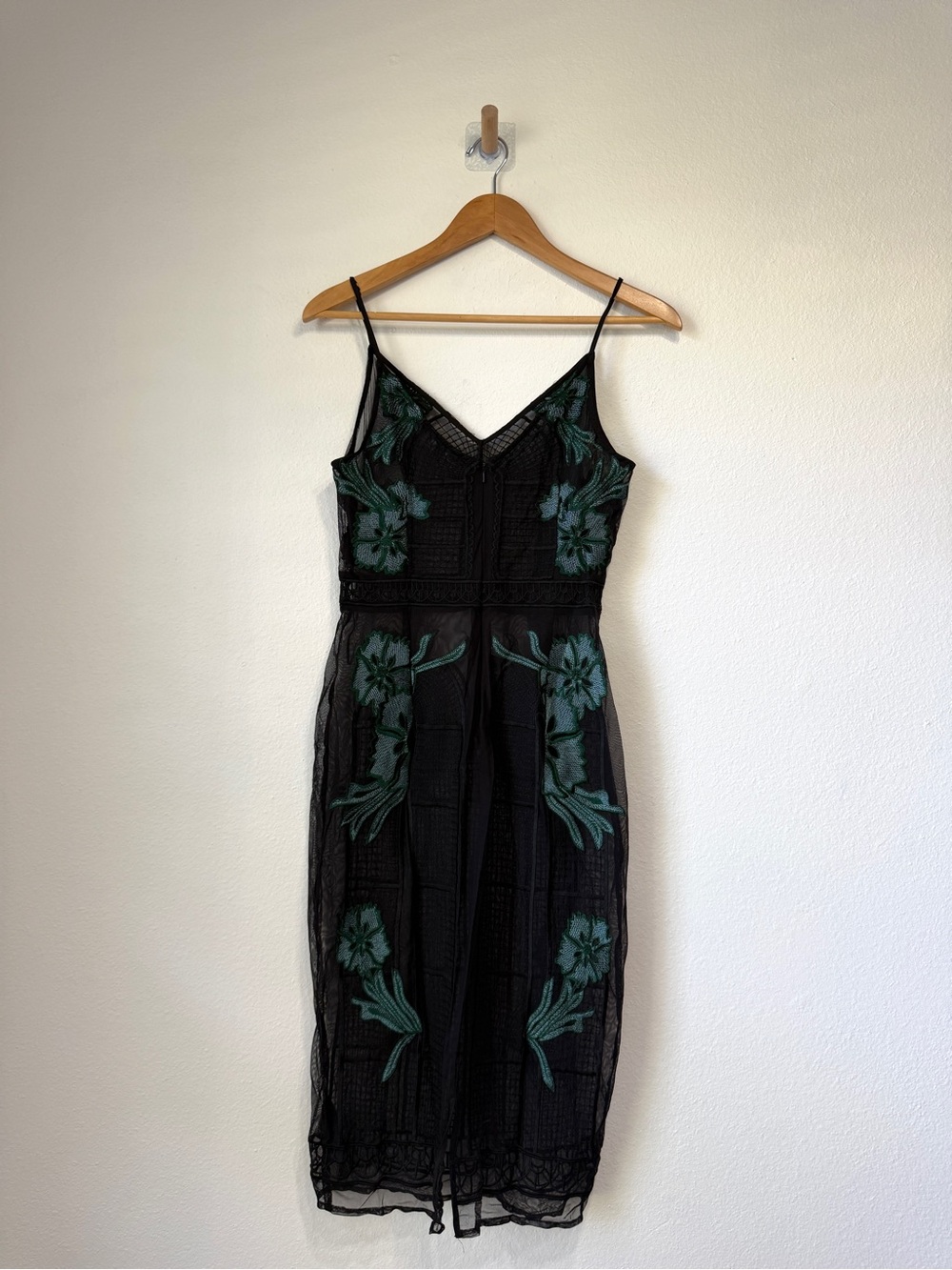 GUESS Larita Embroidered Mesh Midi Dress Black Green Floral Size 6 - Picture 4 of 5